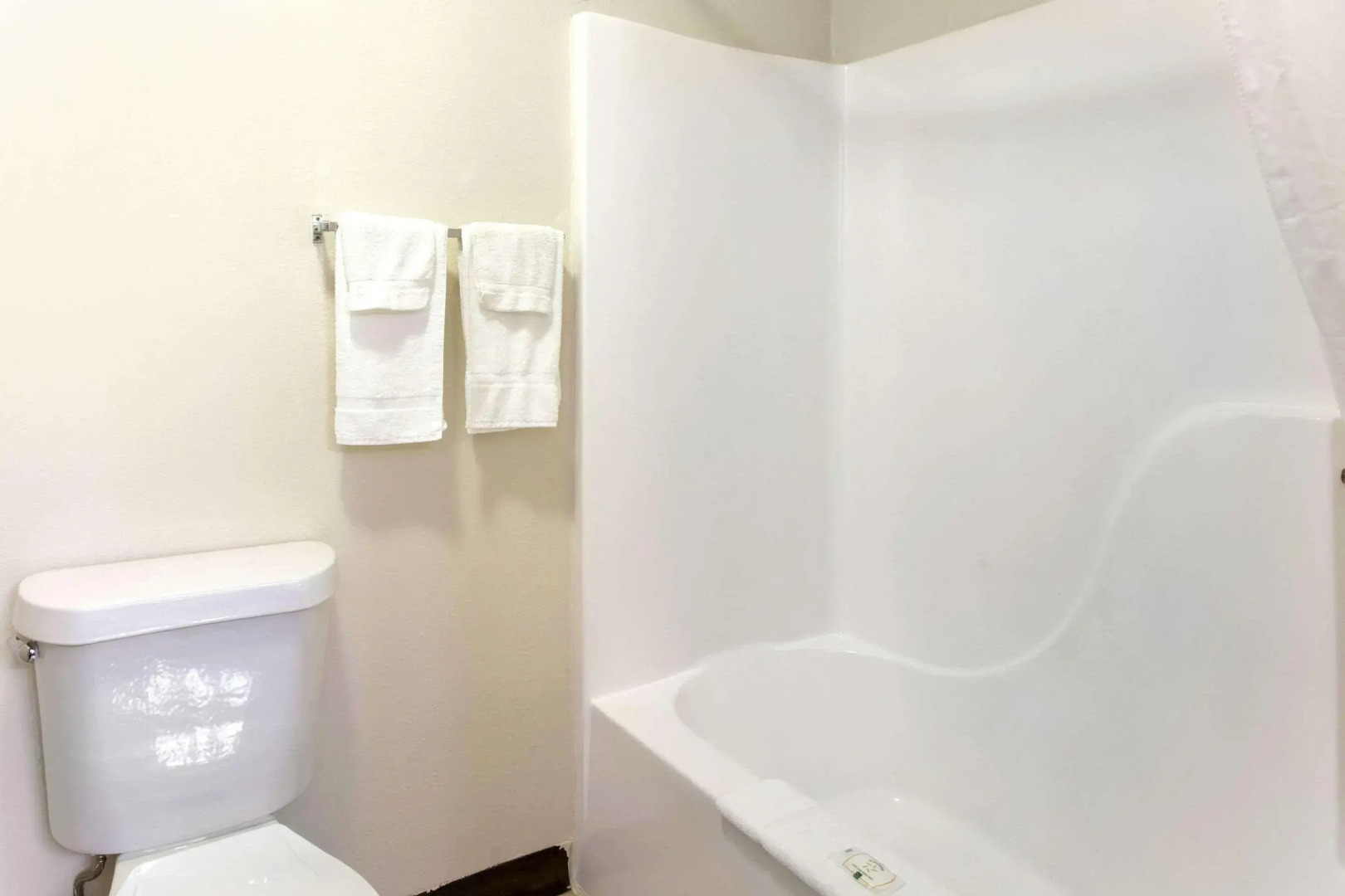 Quality Inn & Suites Metropolis I-24