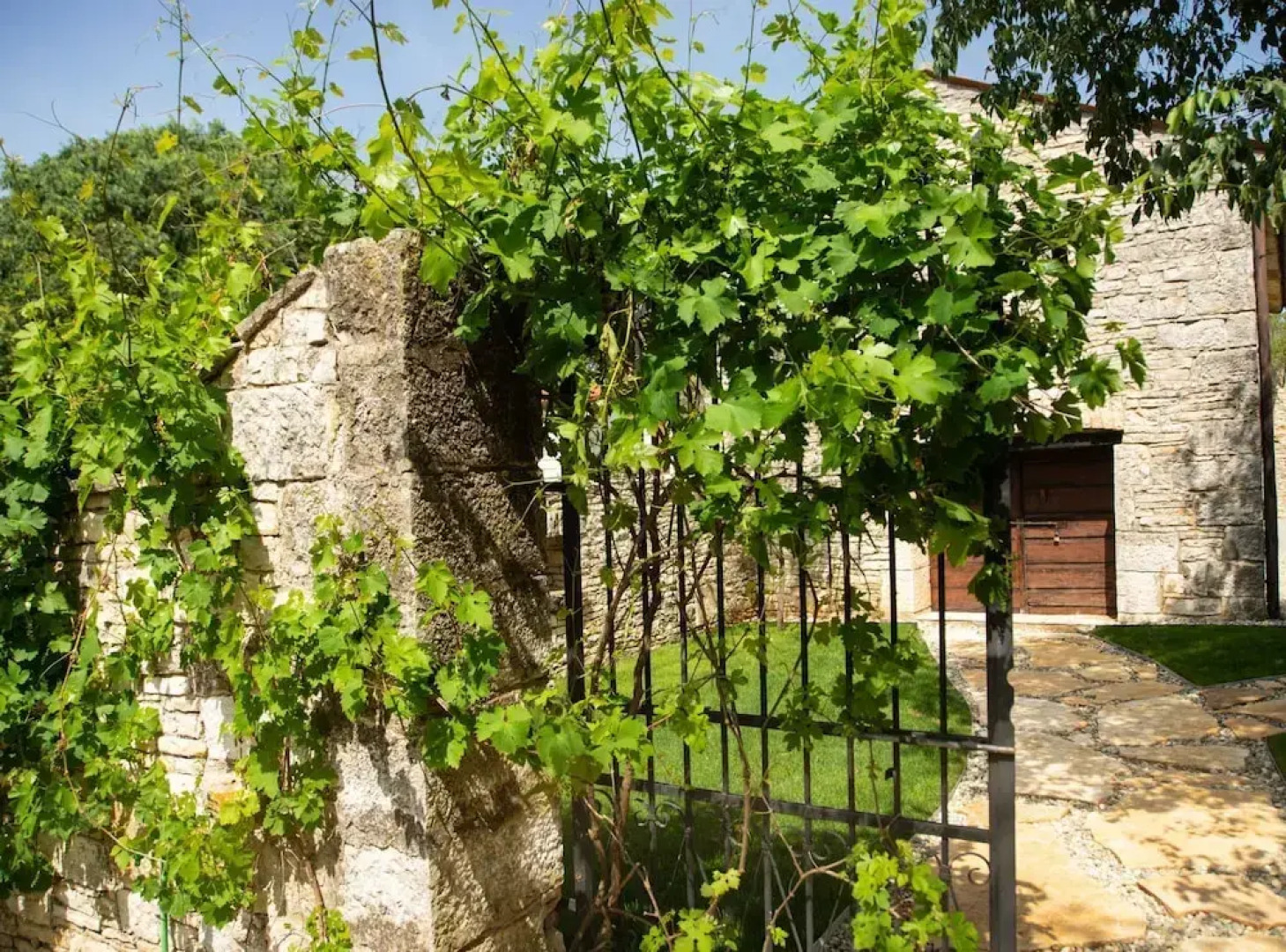 The Poolside Stone House in Bale