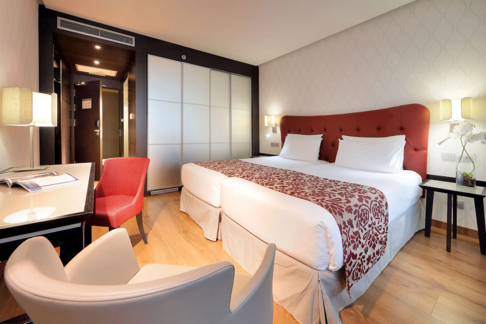 Отель Eurostars Plaza Mayor