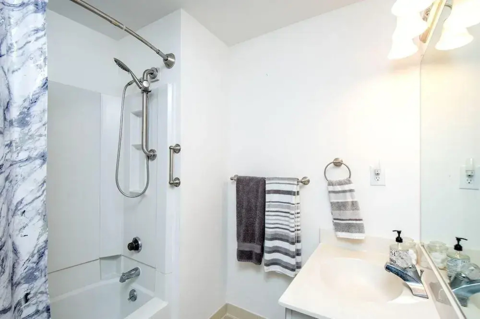 Summer Winds 231-b 3 Bedroom Condo by RedAwning