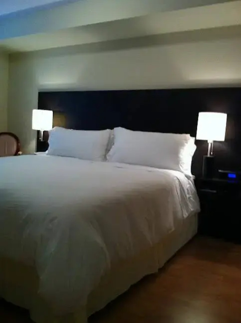 Toronto Luxury Accommodations - University Plaza