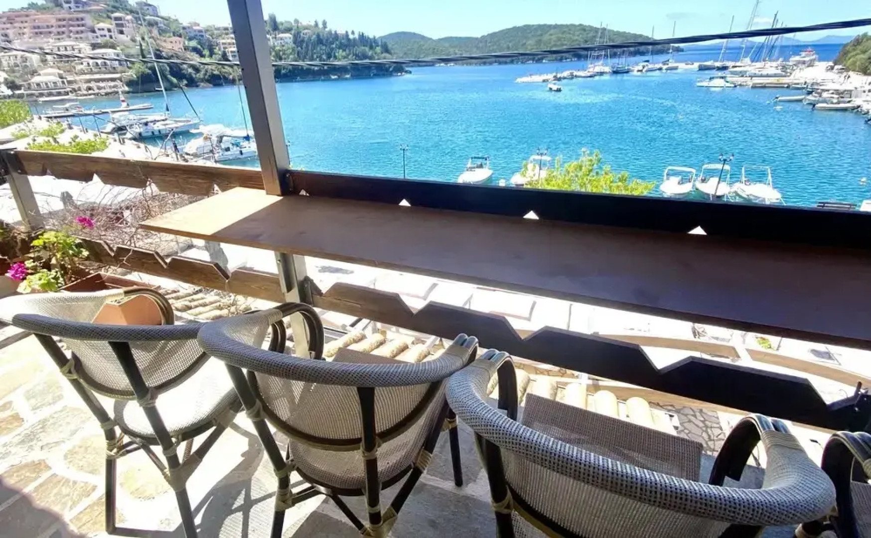 Sybota Seaside Retreat - Chique Marina Loft