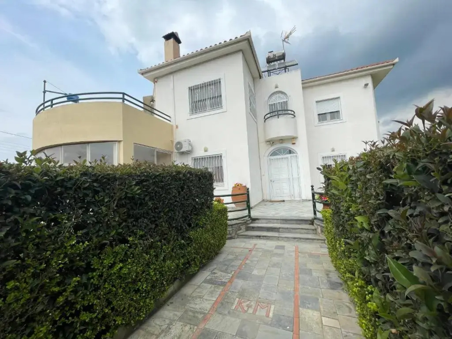 Seaside apartment with private garden