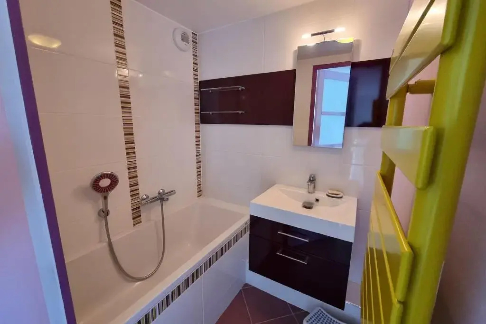 Bright 75 M With Balcony View On The Port