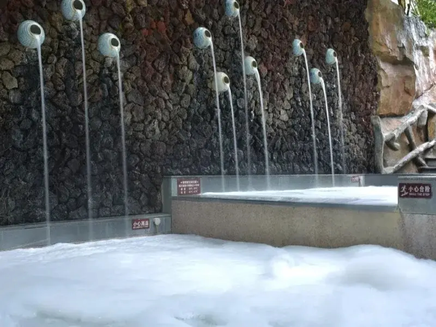 Quanyan Hotspring Holiday Hotel