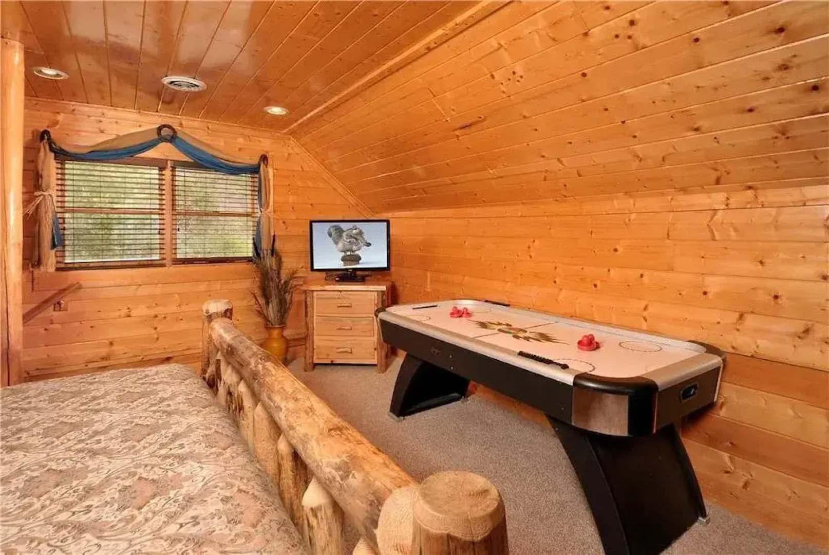 On Eagle's Wings - 2 Br cabin by RedAwning