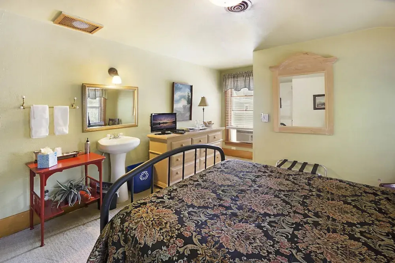 Avenue Hotel Bed and Breakfast