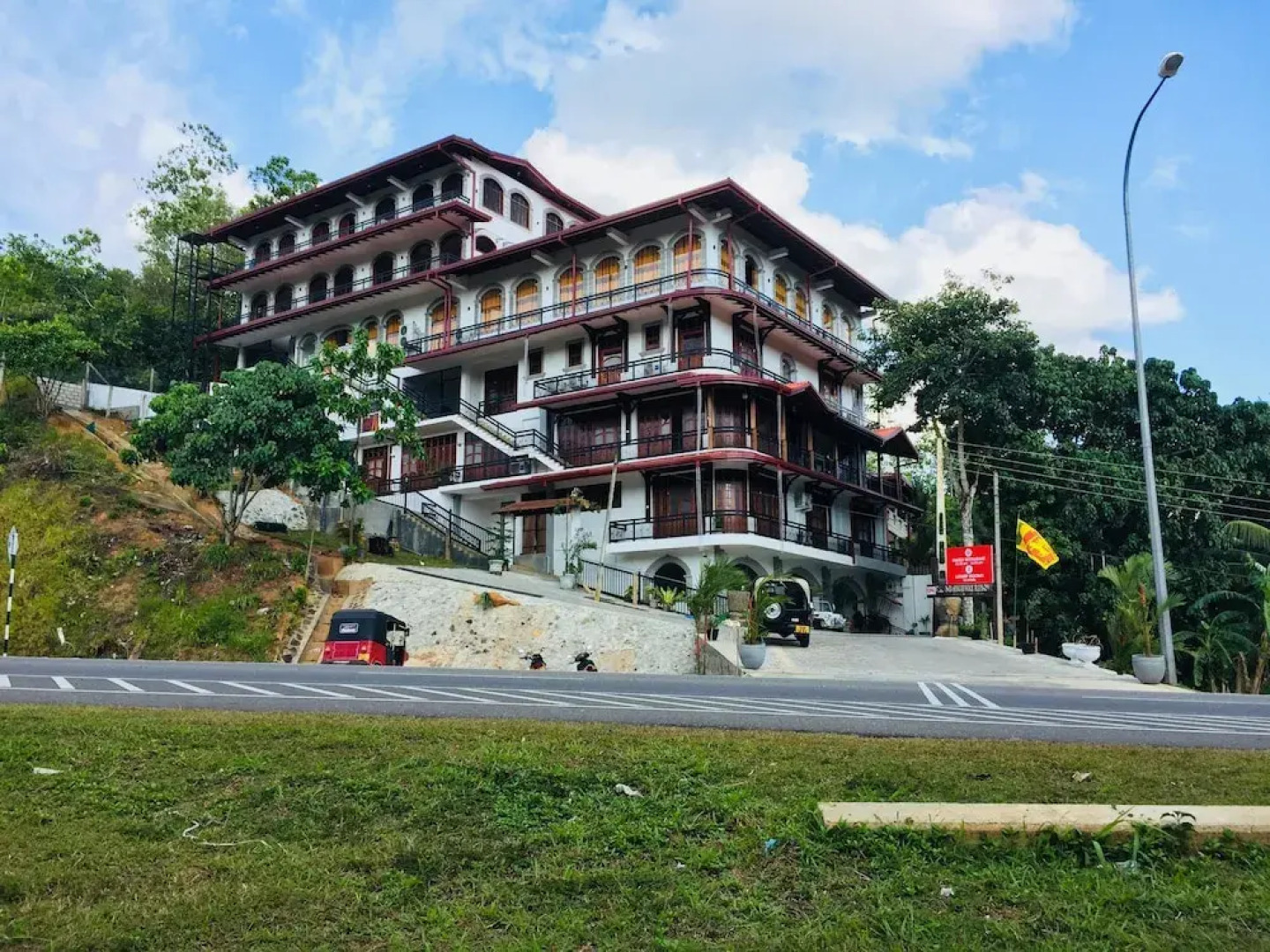 OYO 240 Grand Highway Resort