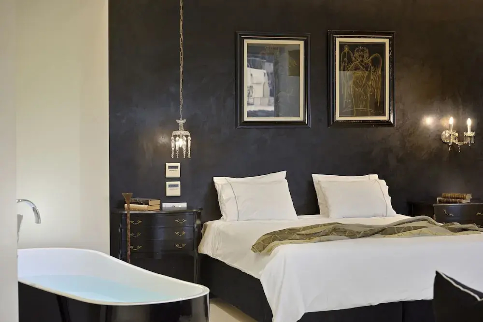 Alto Psyrri Penthouse by K&K