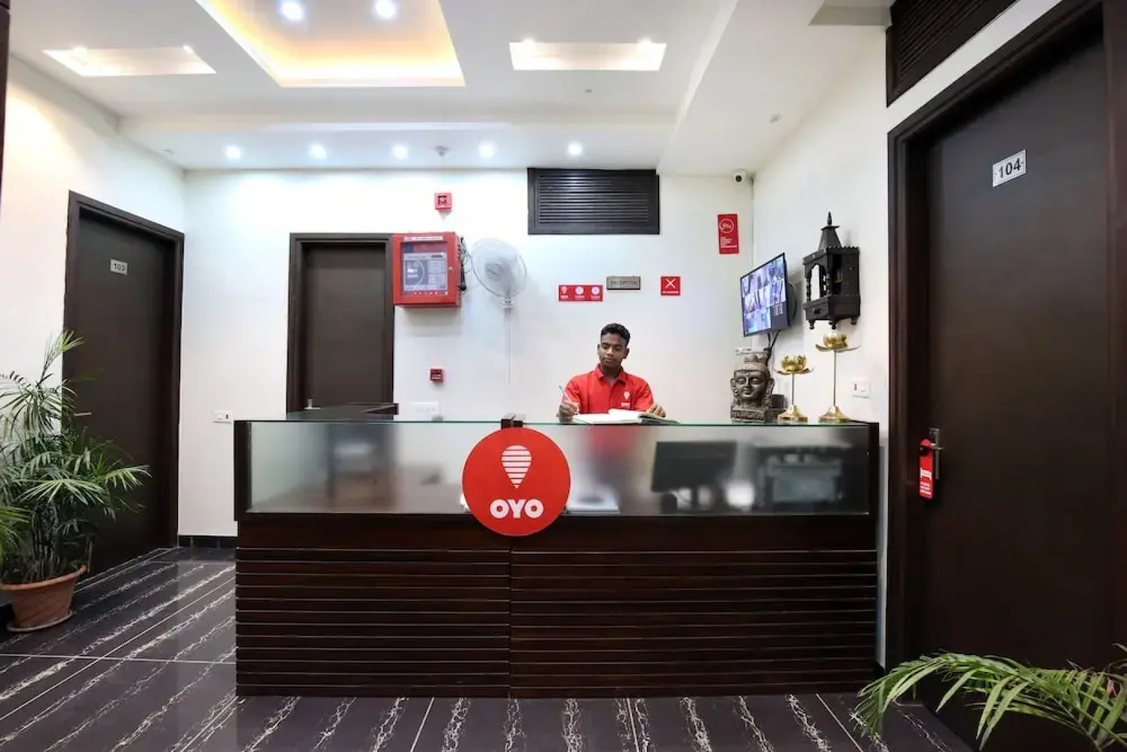 OYO 4897 Hotel The 13een