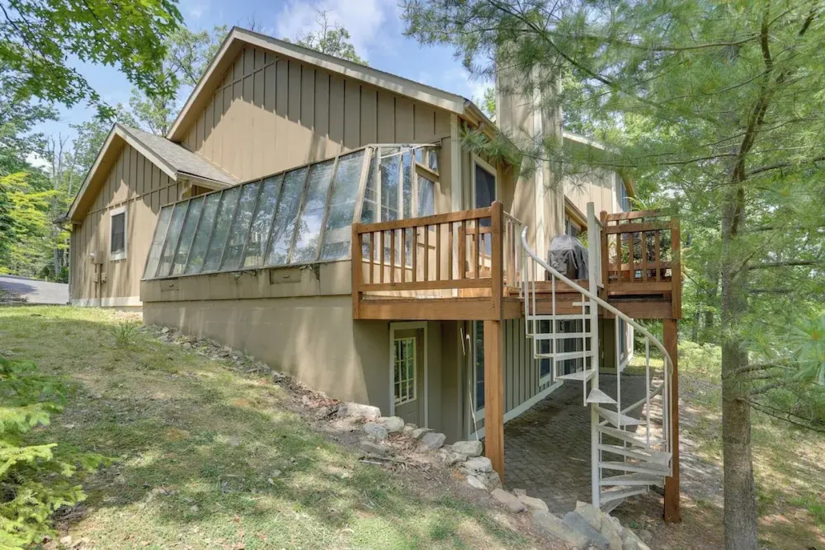 < 1 Mi to Camelback Resort: Home w/ Pool Table!