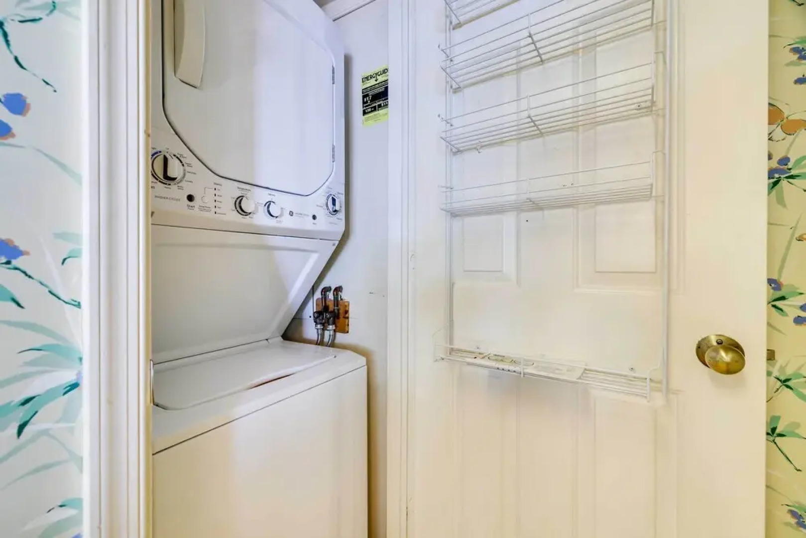 1 Mi to Big Boulder: Lakefront Unit w/ Pool Access