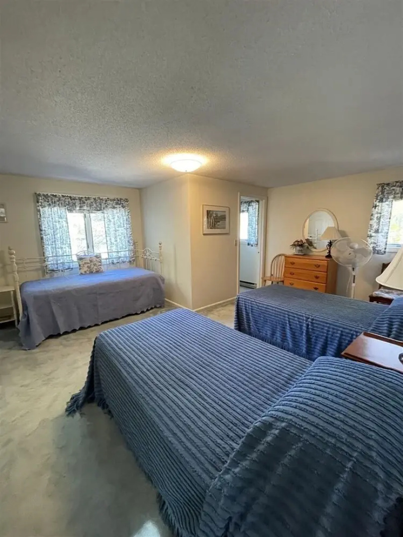 Martin Place Limit 6 2 Bedroom Cabin by RedAwning