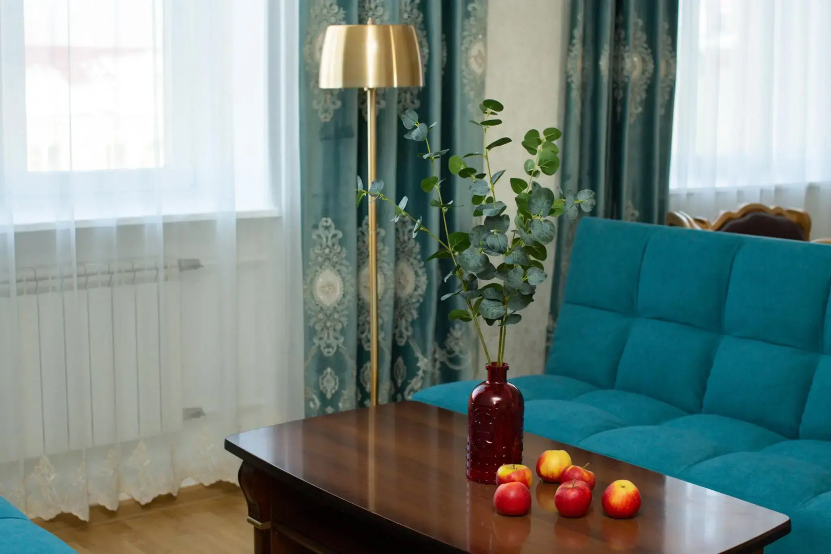 Гости на улице Ленина