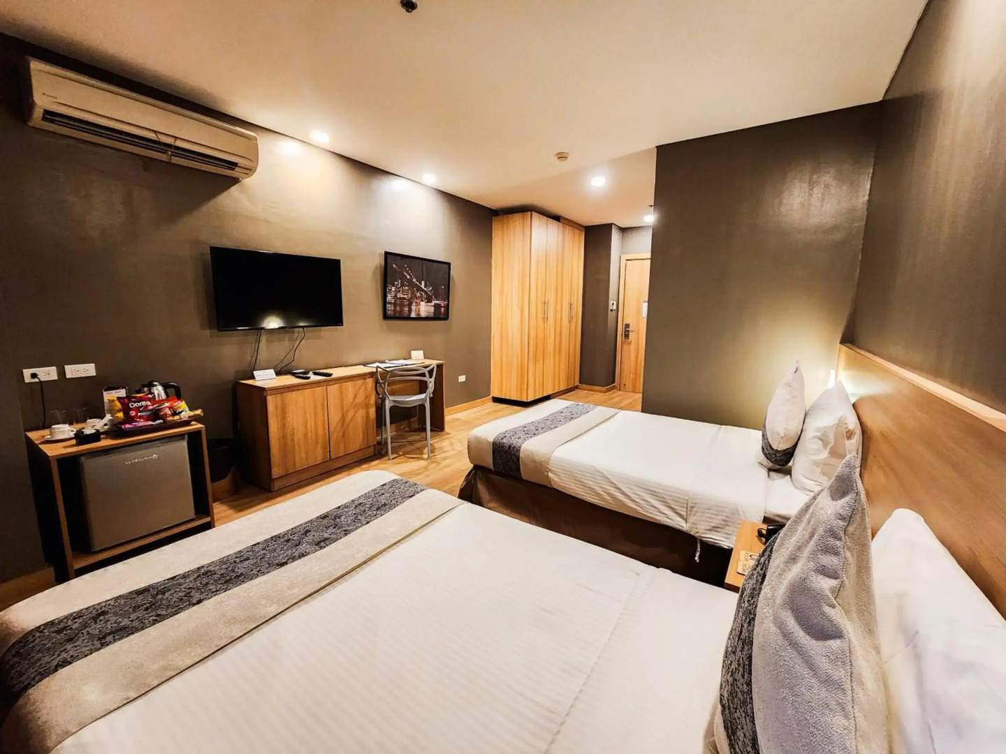 Madison 101 Hotel & Tower