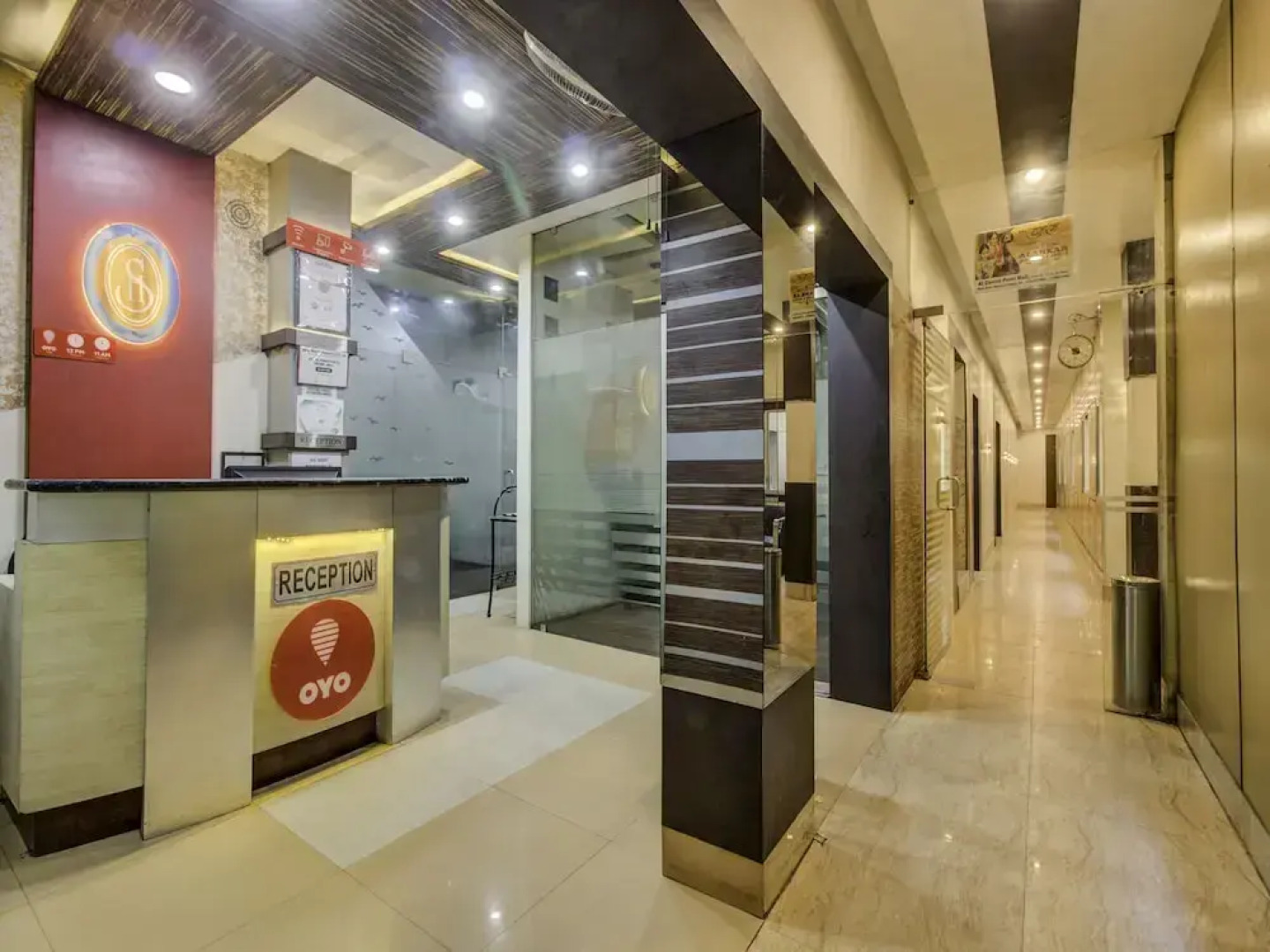 OYO 22530 Savoy Hotel