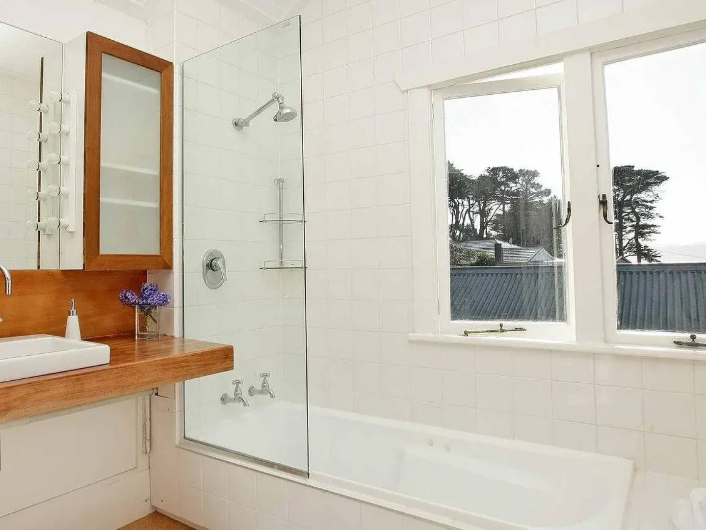 Beachfront Wellington Bed and Breakfast