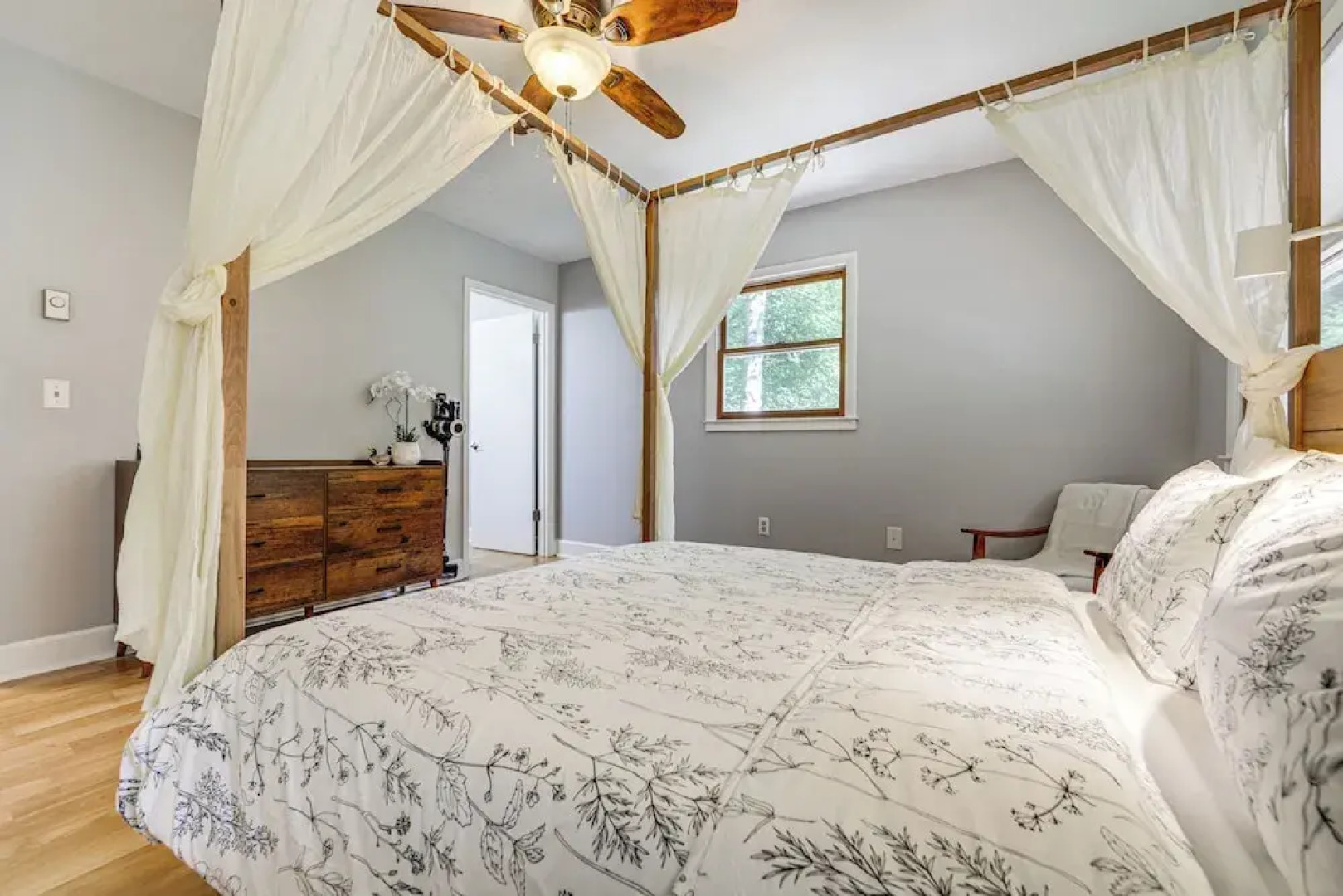 Maggie Valley Cottage w/ Hot Tub & Creek View!