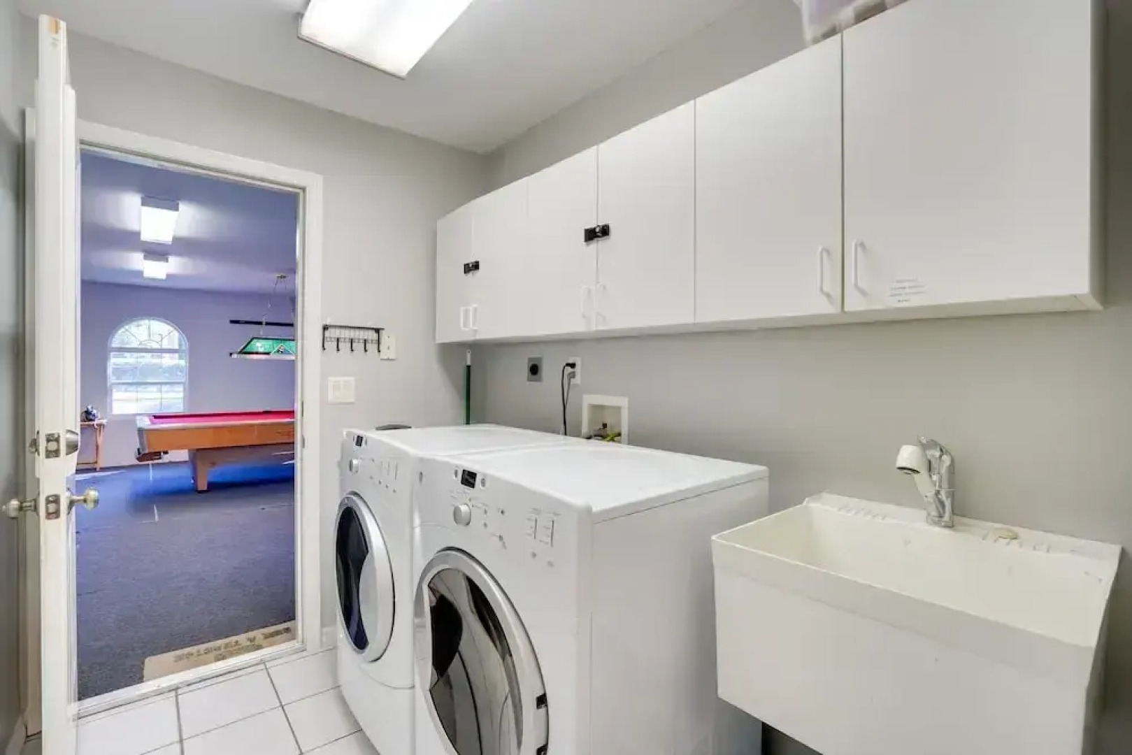 Walk to Lake: Home w/ Screened Porch in Sebring!