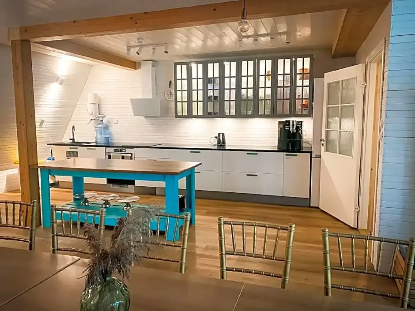 Saarj¿e puhkemaja tuba koos hommikus¿¿giga