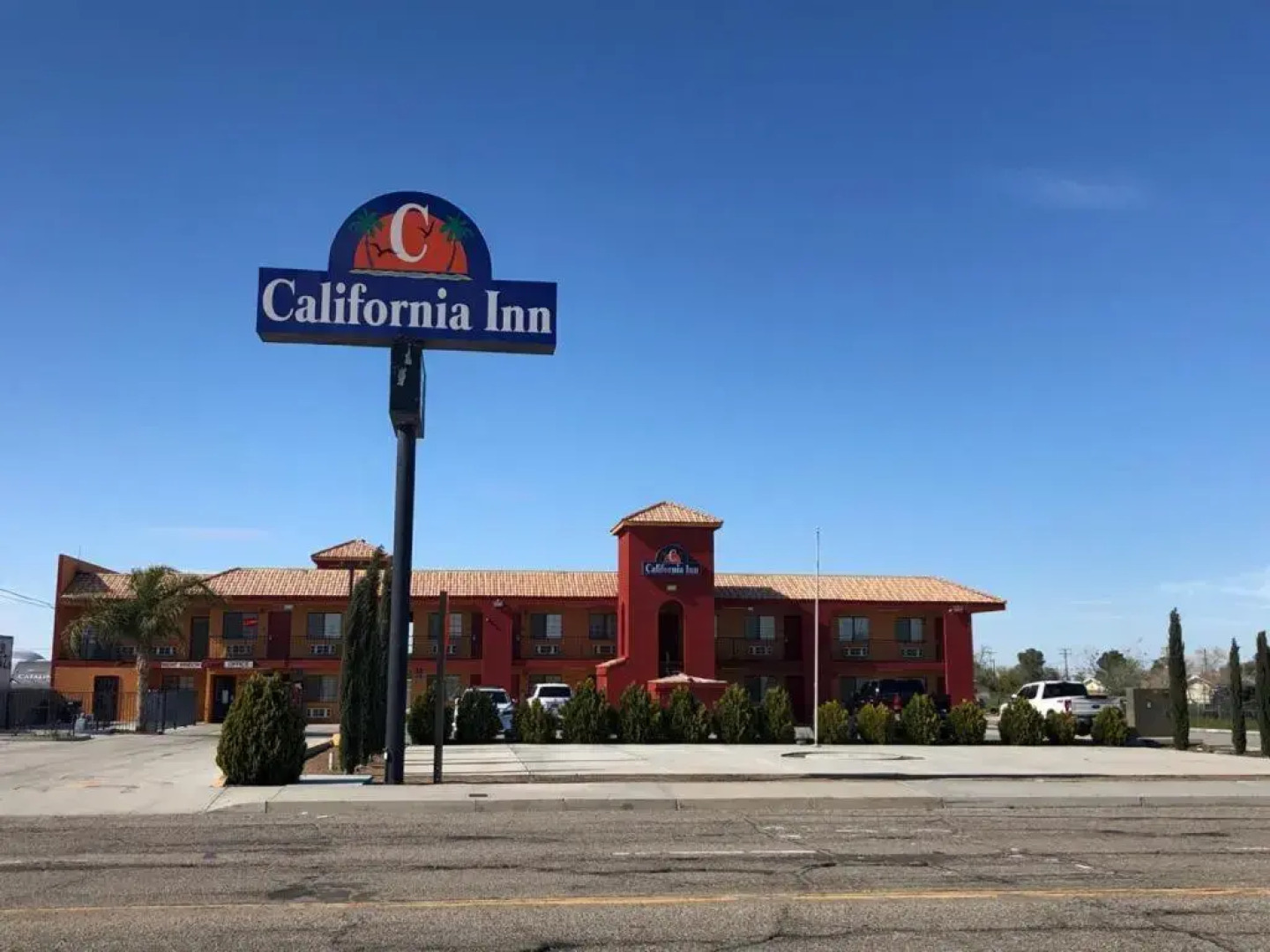 California Inn & Suites Adelanto US 395