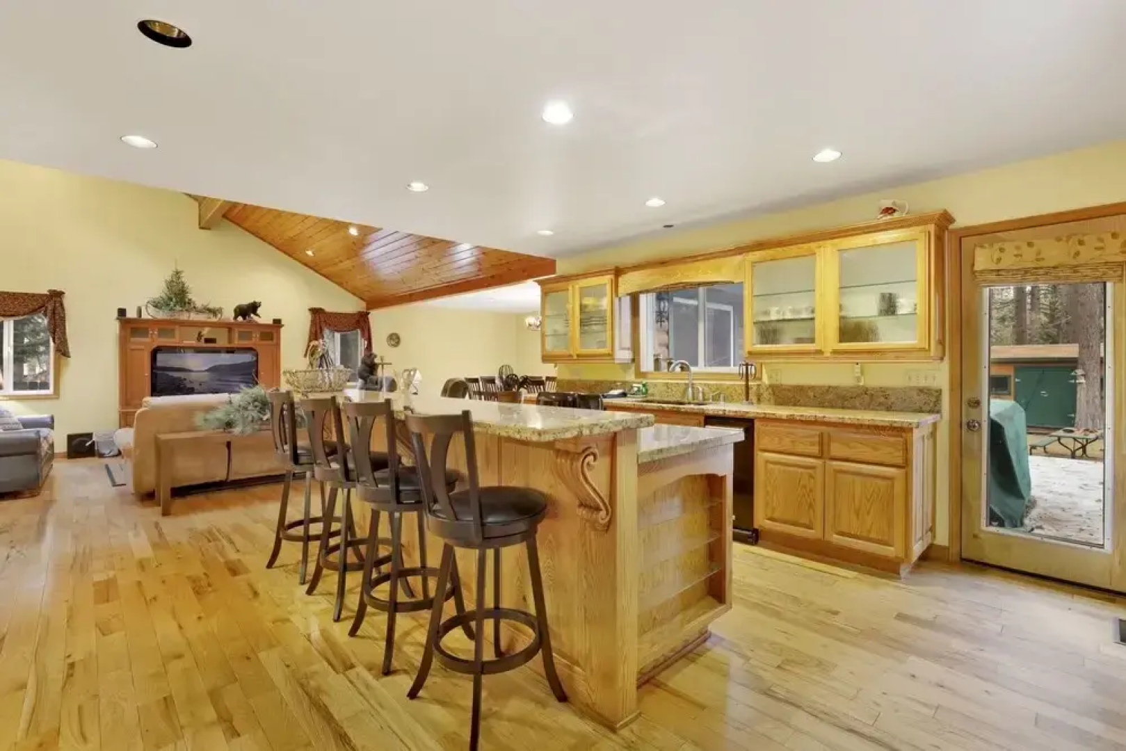 2246-fawnskin Log Cabin 4 Bedroom Home by RedAwning