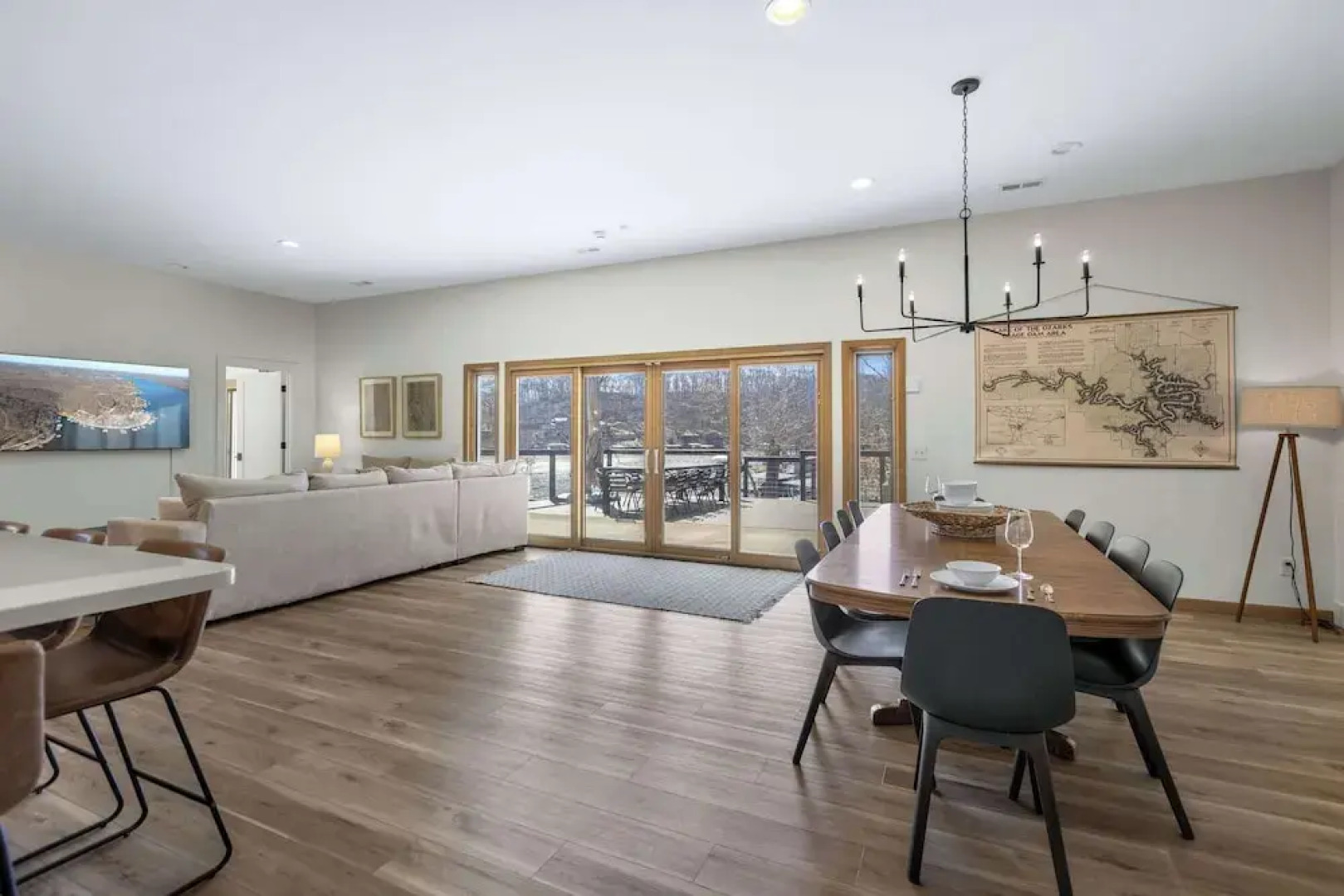 Big Bear Bungalow Stay on Ozark Waterfront