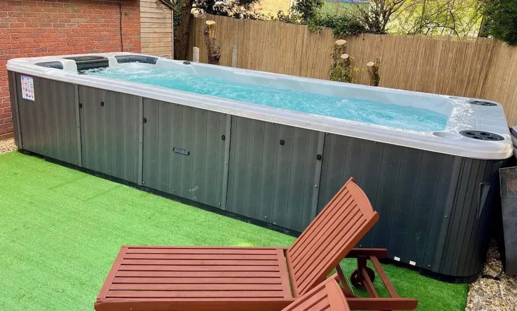 Stratford 4 BR Family Mansion With Pool, Gym & BBQ