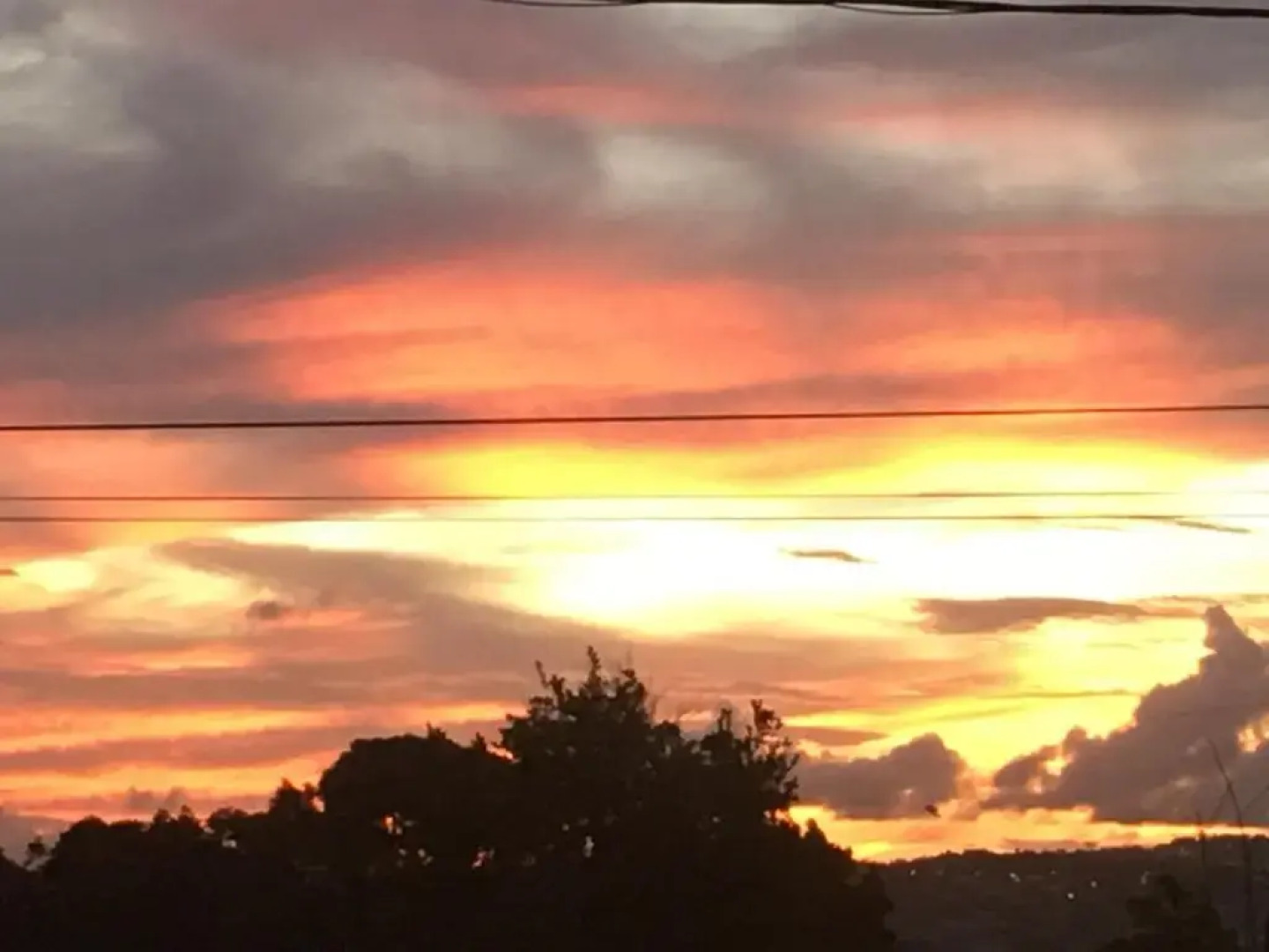 La Colline Bed & Table