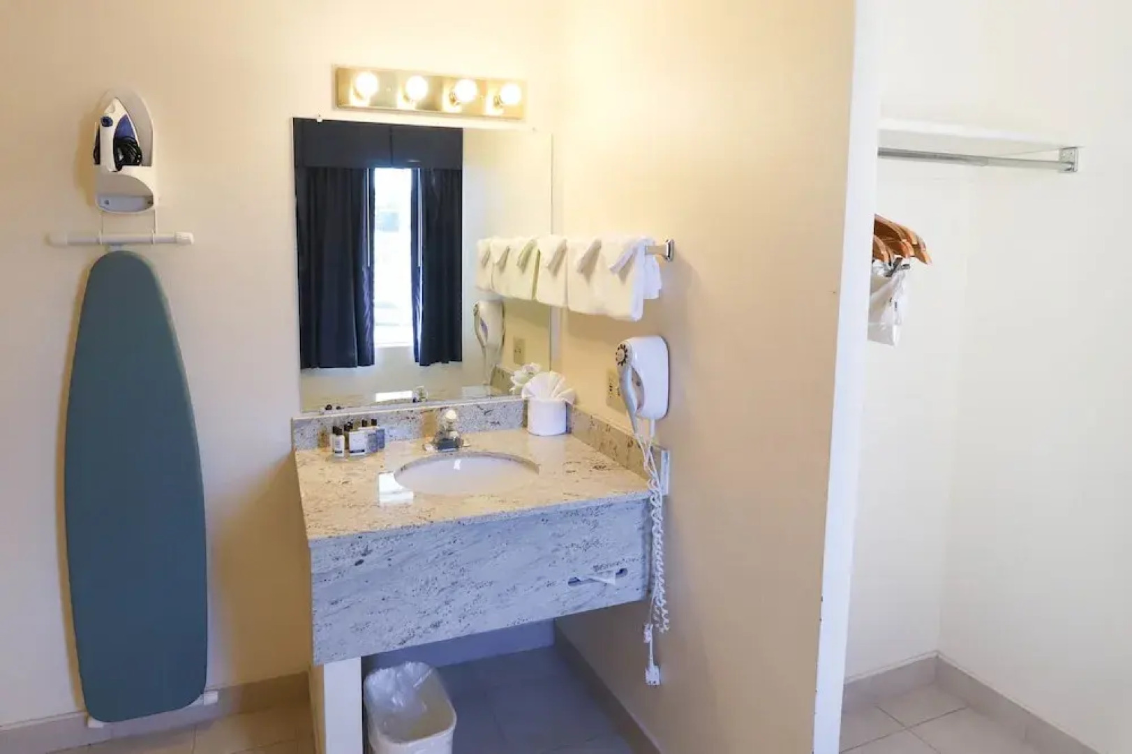 Breakers Resort & Beach Bar