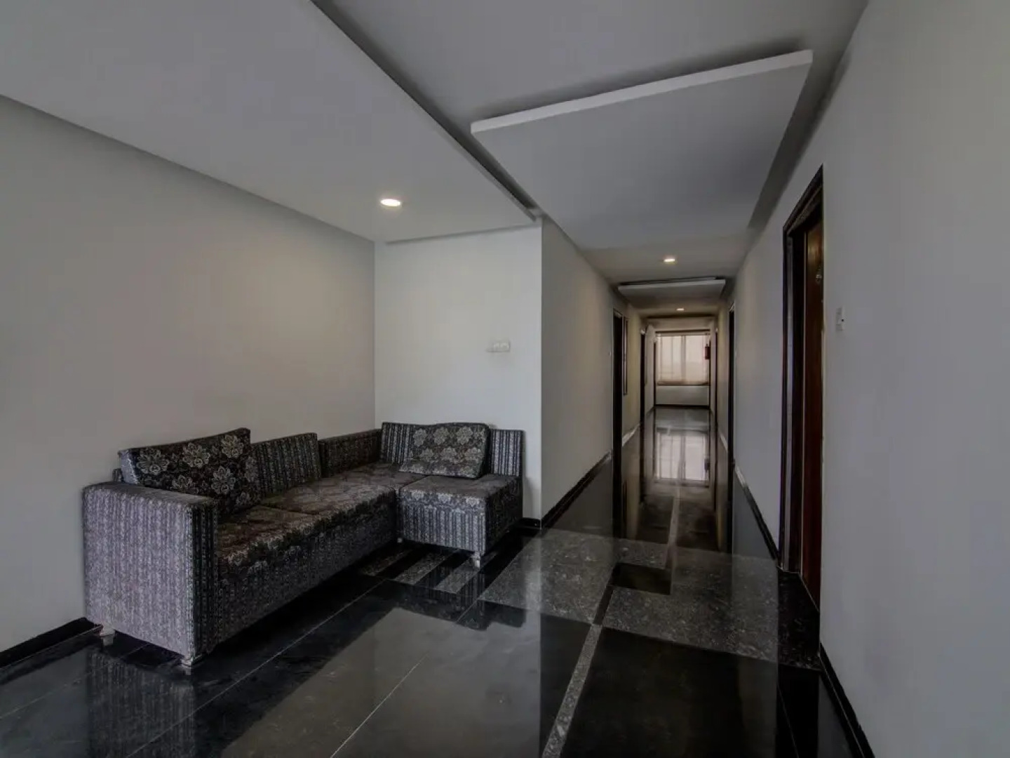OYO 15108 Hotel Galaxy Inn