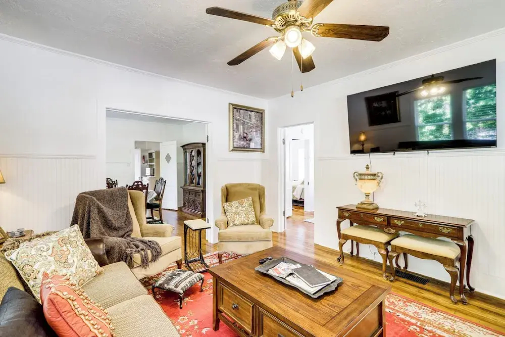 Easy Dtwn Access: Restored 1930s Brenham Retreat
