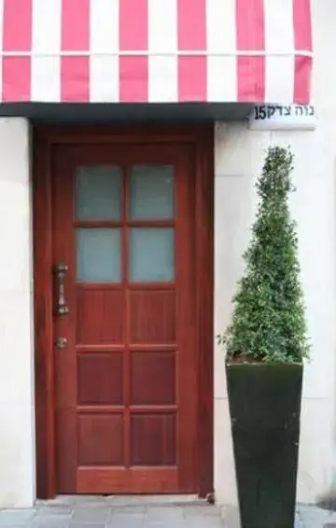 Nina Cafe Suites Hotel