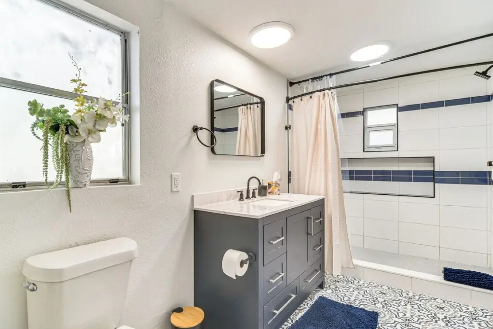 2 Mi to Beach: Family Getaway w/ Yard in St Pete!