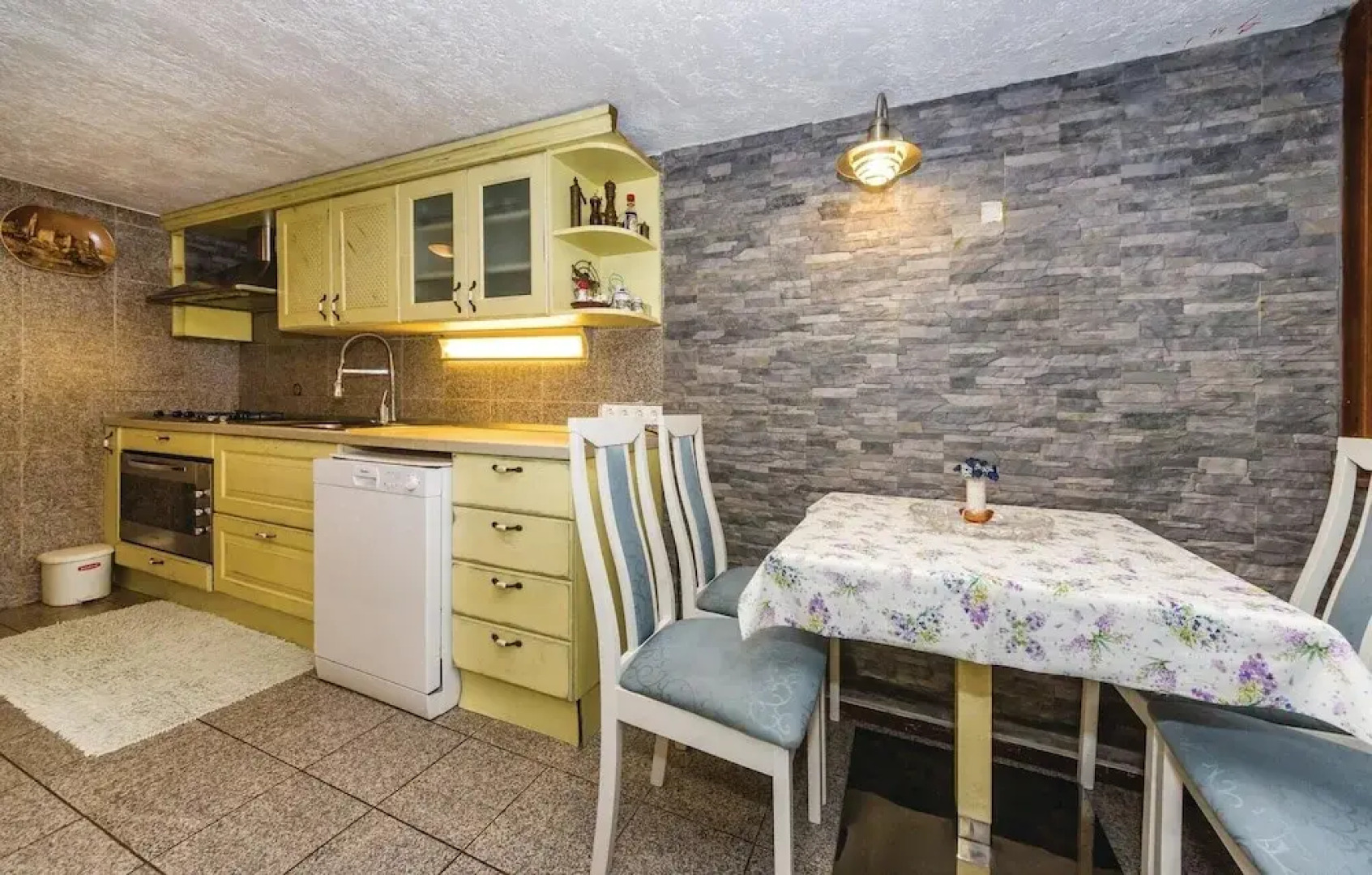 Amazing Home in Kozino With Wifi and 5 Bedrooms