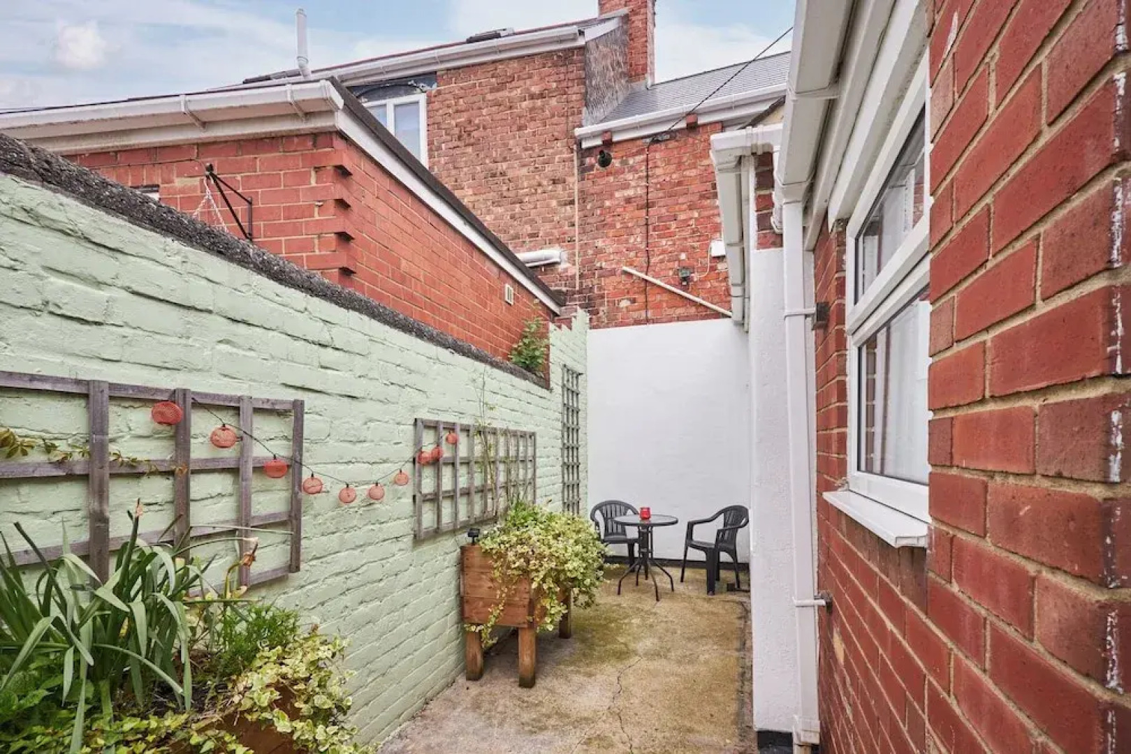 Host Stay Leaf Cottage