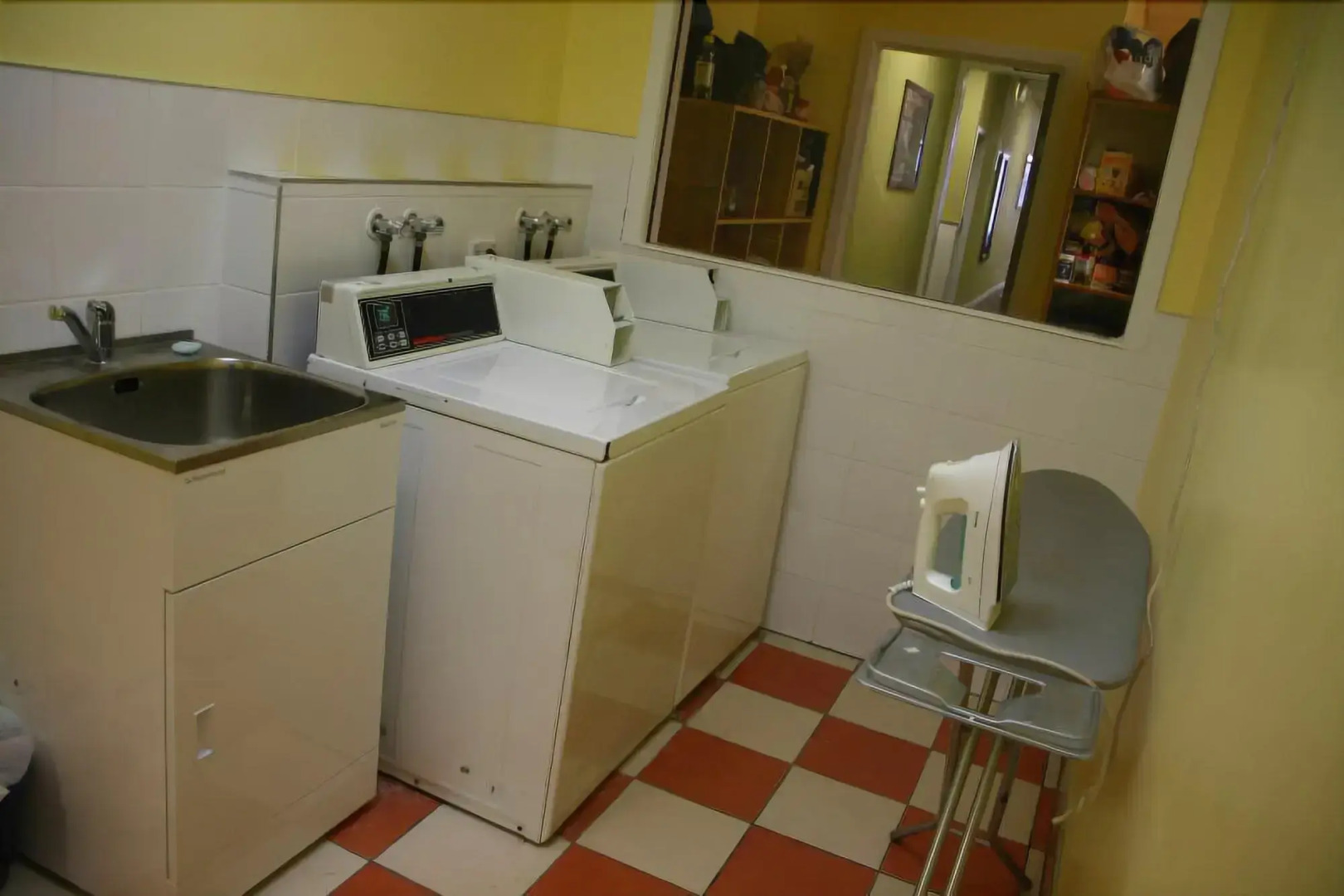 Silverfern Backpackers