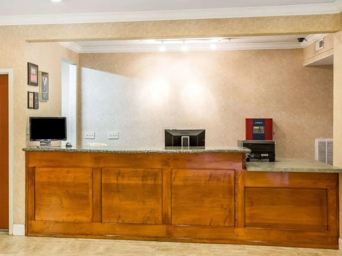 Econo Lodge Inn & Suites Douglasville