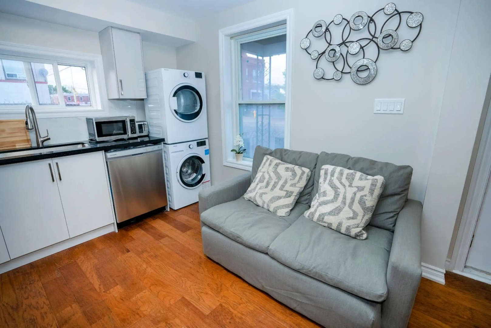 Cute 2-story, 2-bdrm Loft, Mins to Beach and Lake