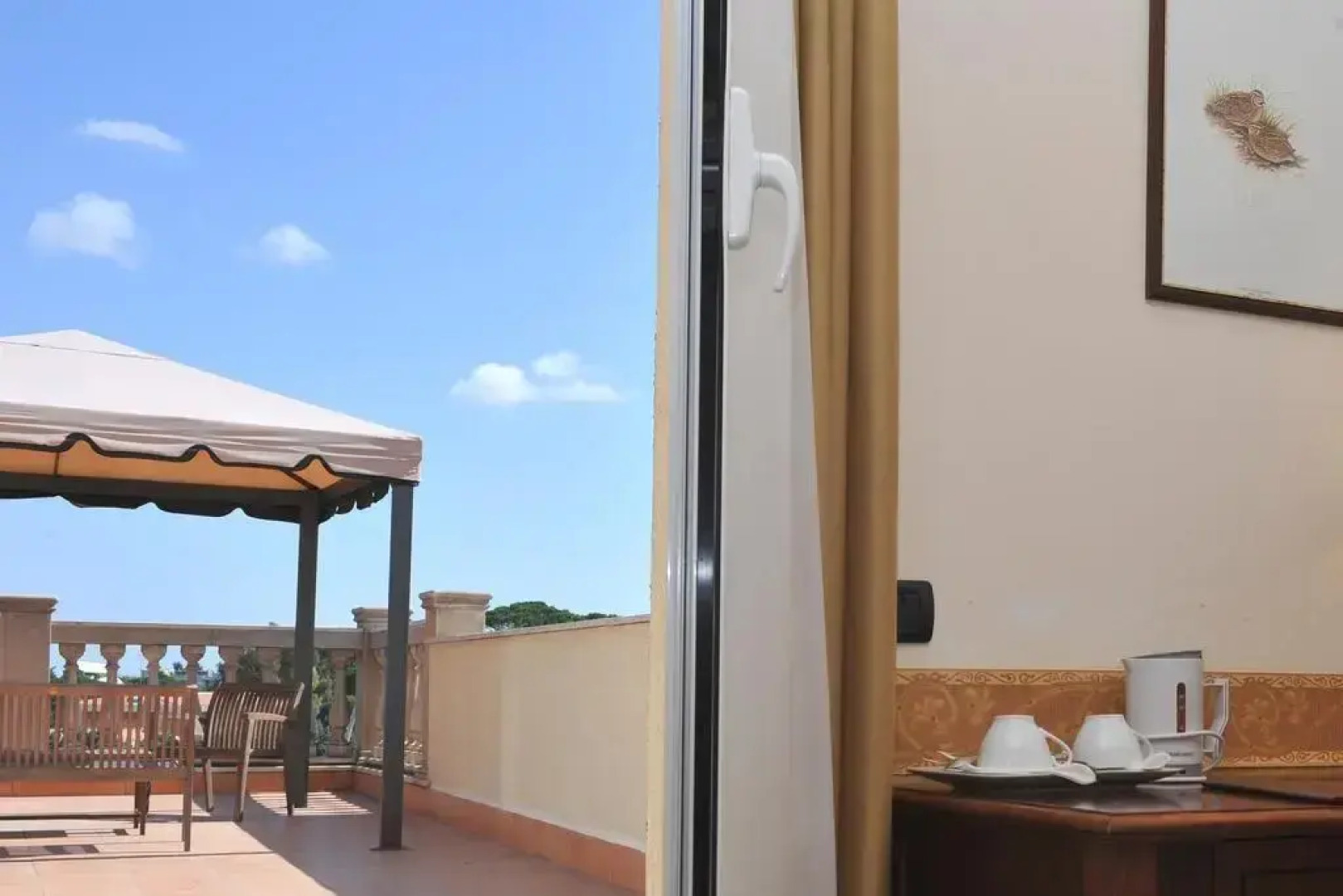 Aurelius Art Gallery Hotel