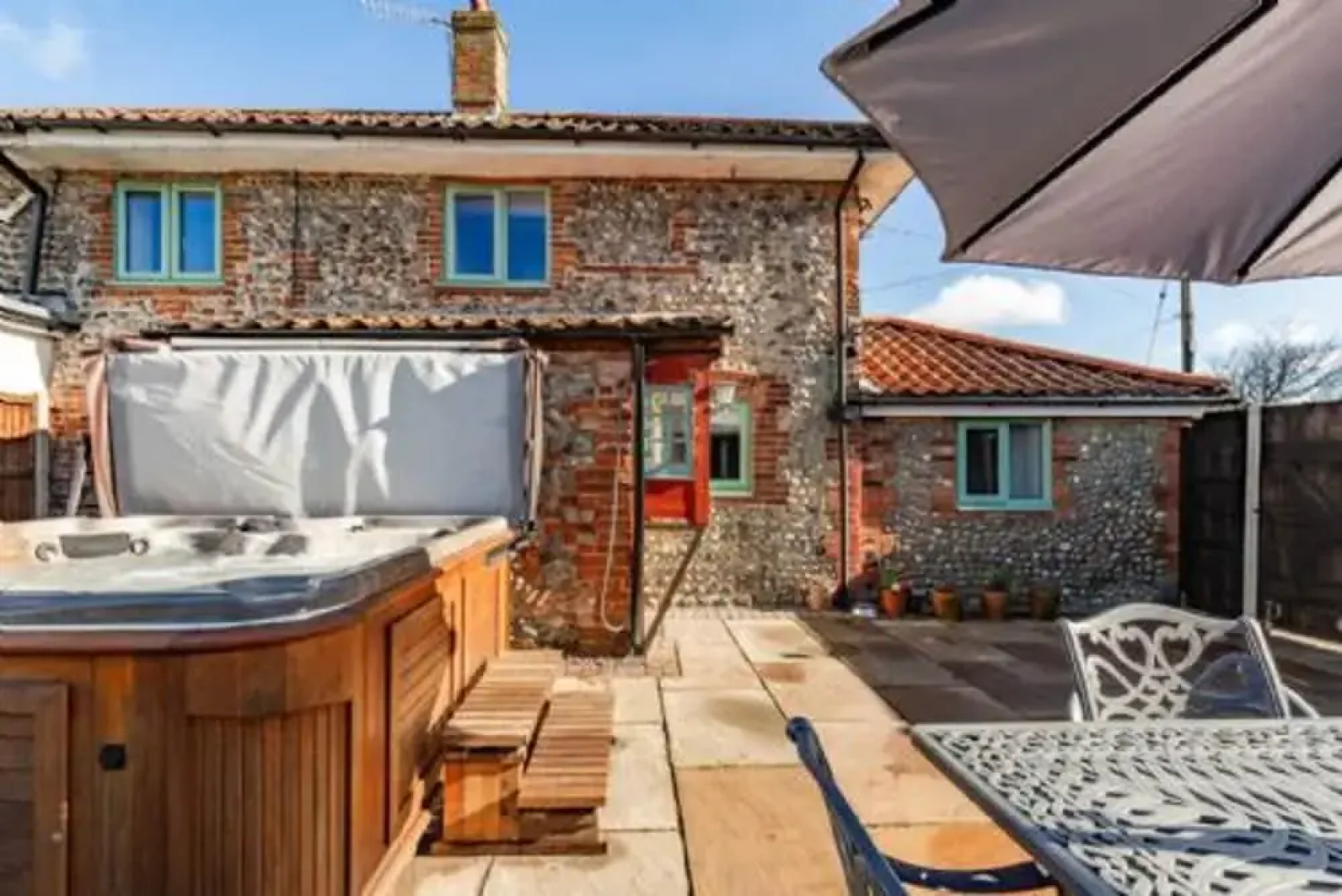 Host Stay Sand Pit Cottage