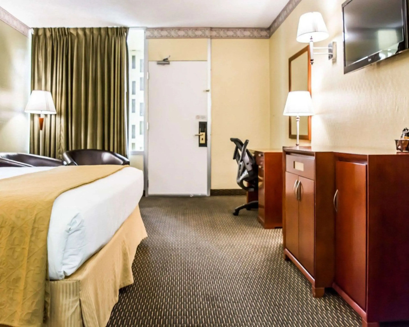 Quality Inn Airport - Cruise Port