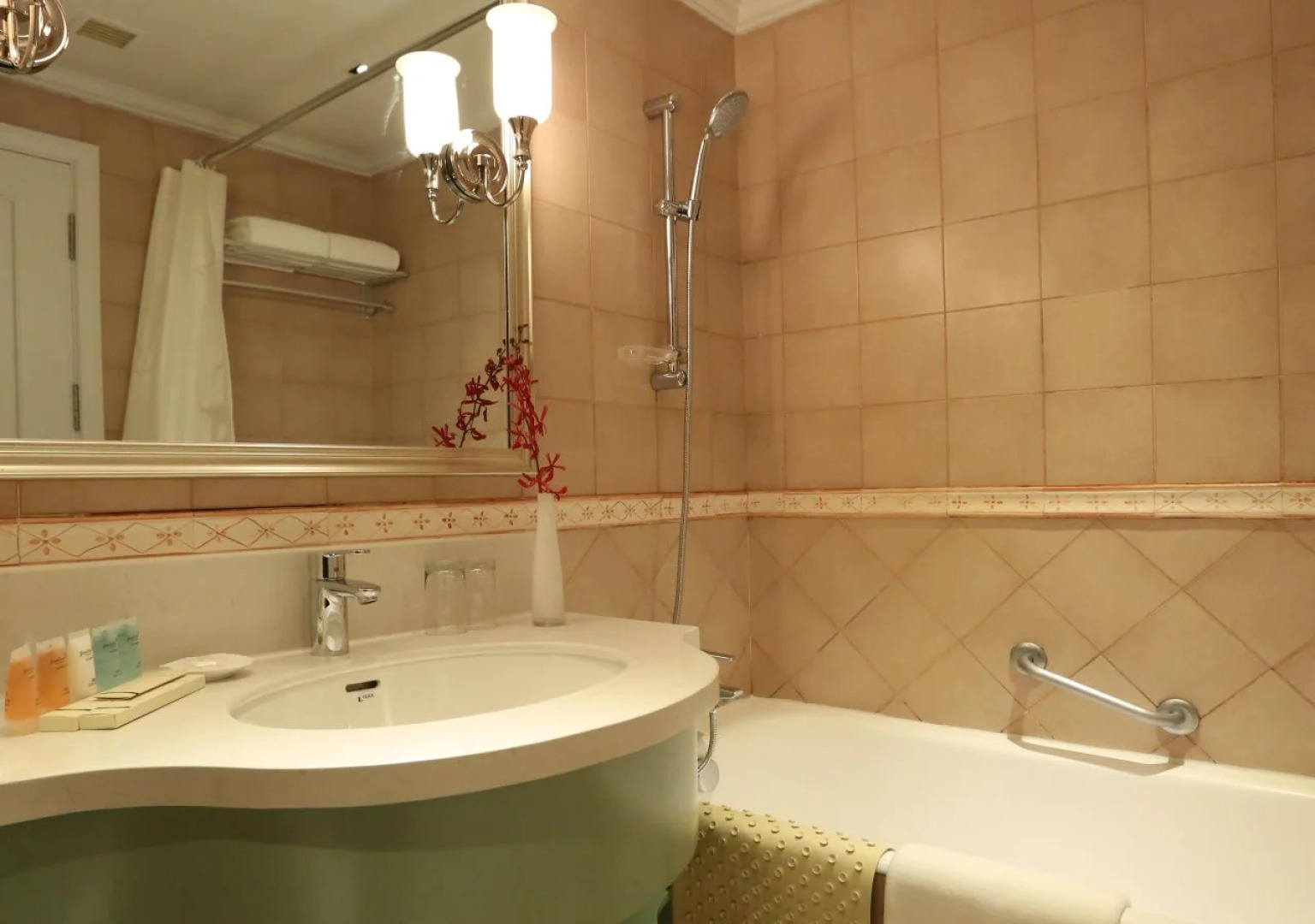 Апартотель Green Court Residence City Center Shanghai