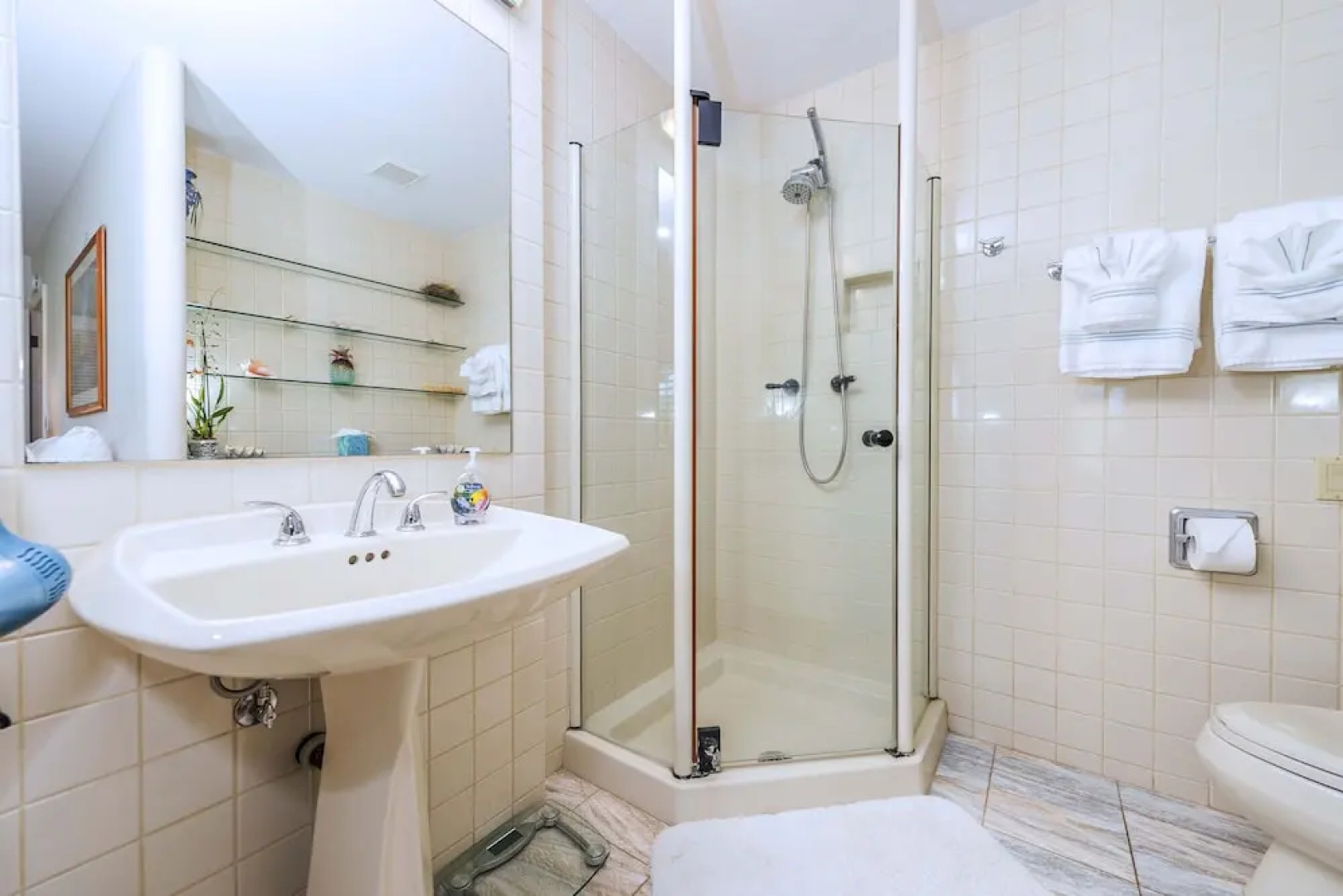 Noelani 401 OF 1 Bedroom, 2 Bath Condo by Redawning