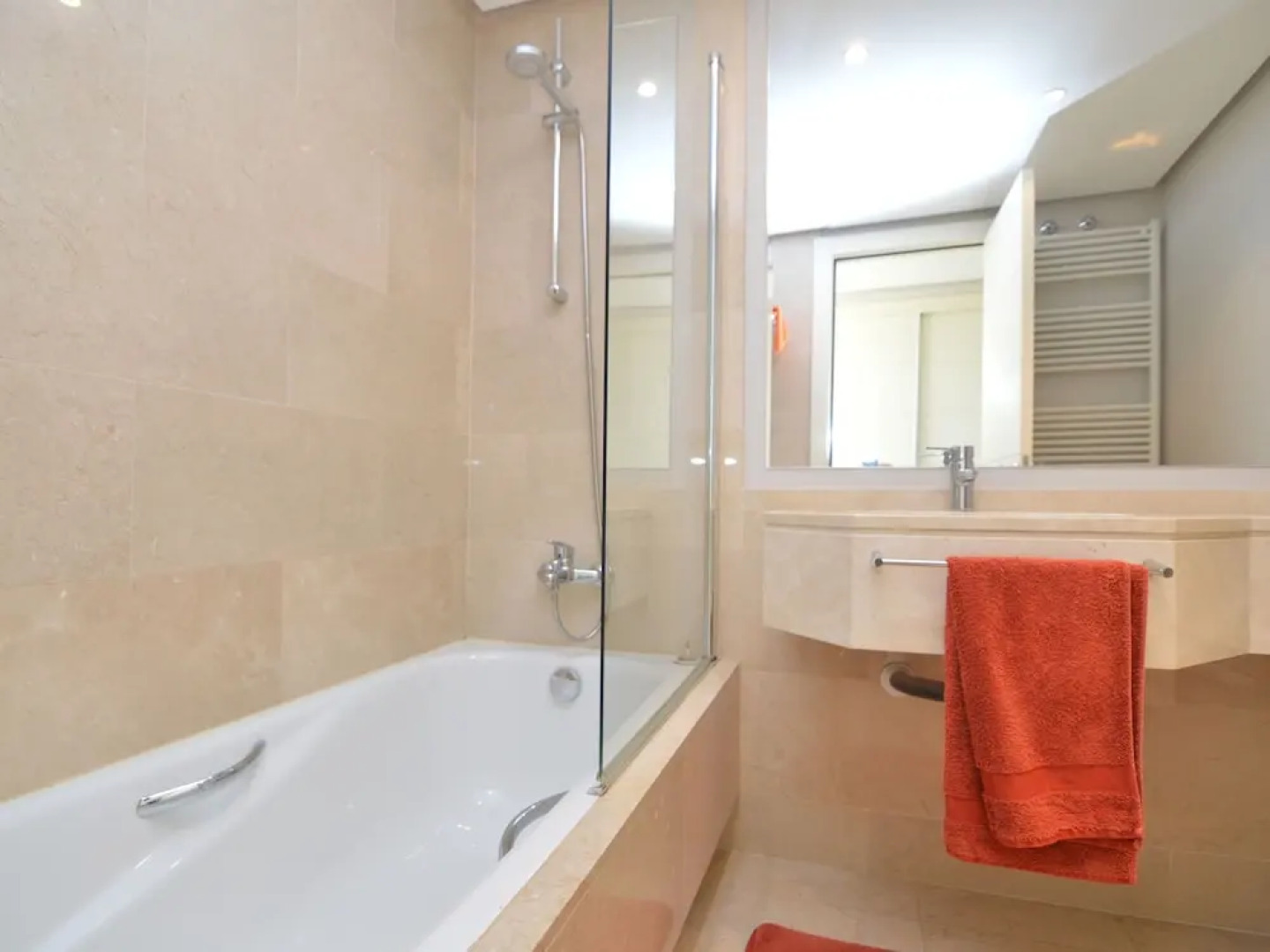 Beautiful luxury apartment in Las Colinas Golf & Country Club, shared pool