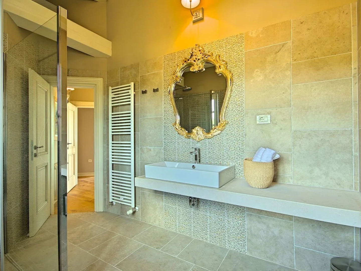 Plushy Villa in Ladici With Pool and Whirlpool