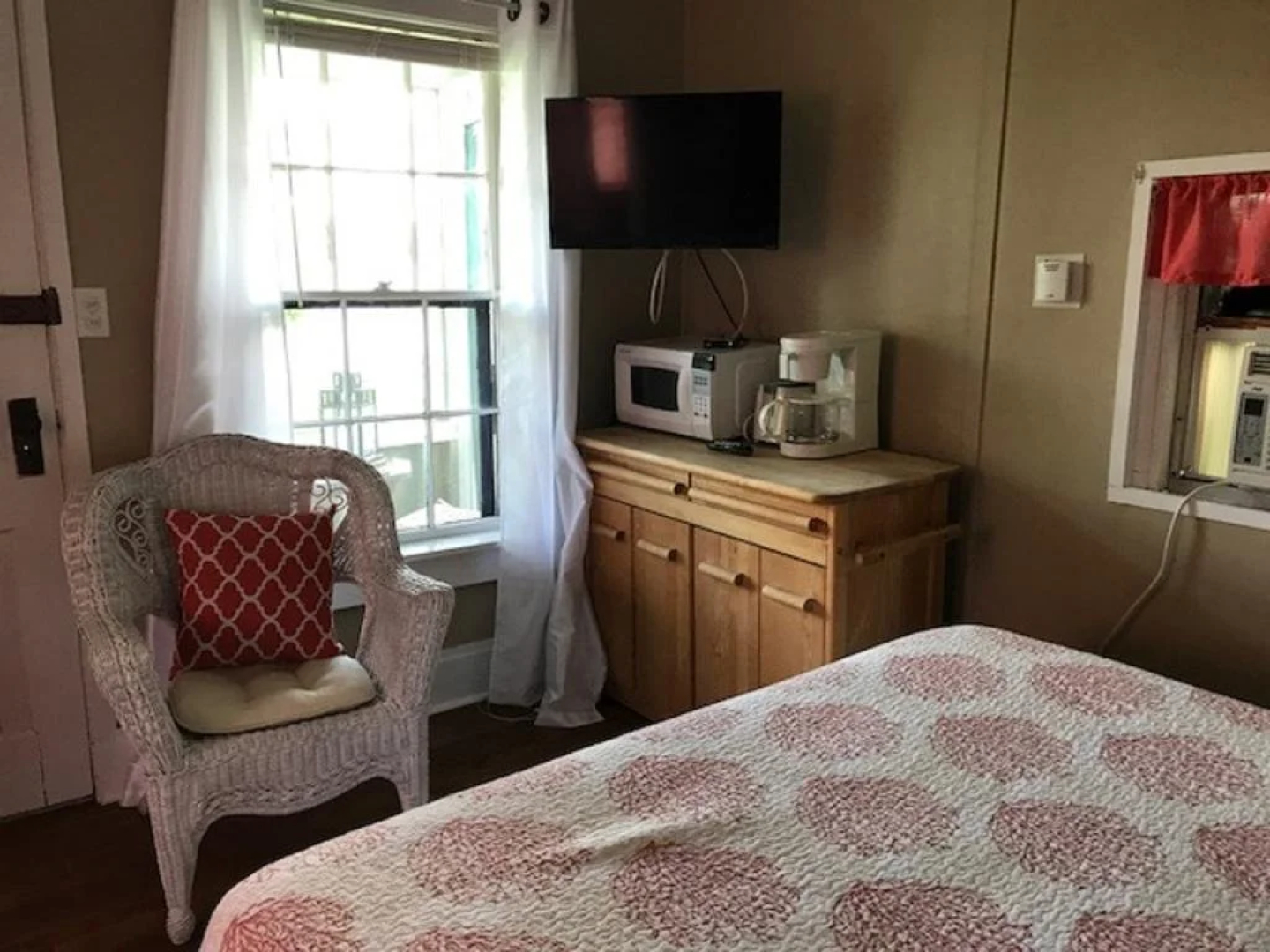 Lakeview House & Cottages