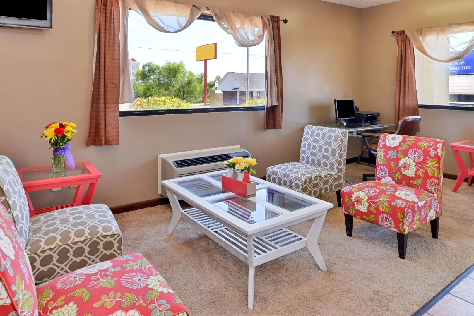 Days Inn & Suites by Wyndham Byram