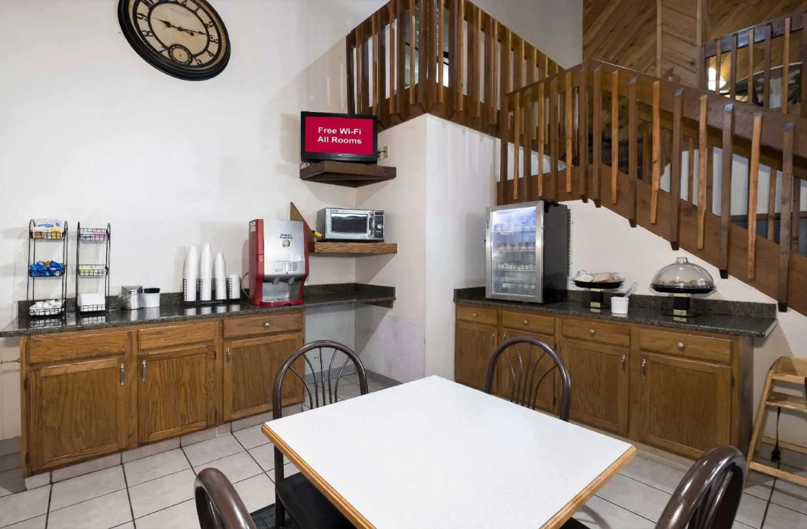 Bearcat Inn and Suites