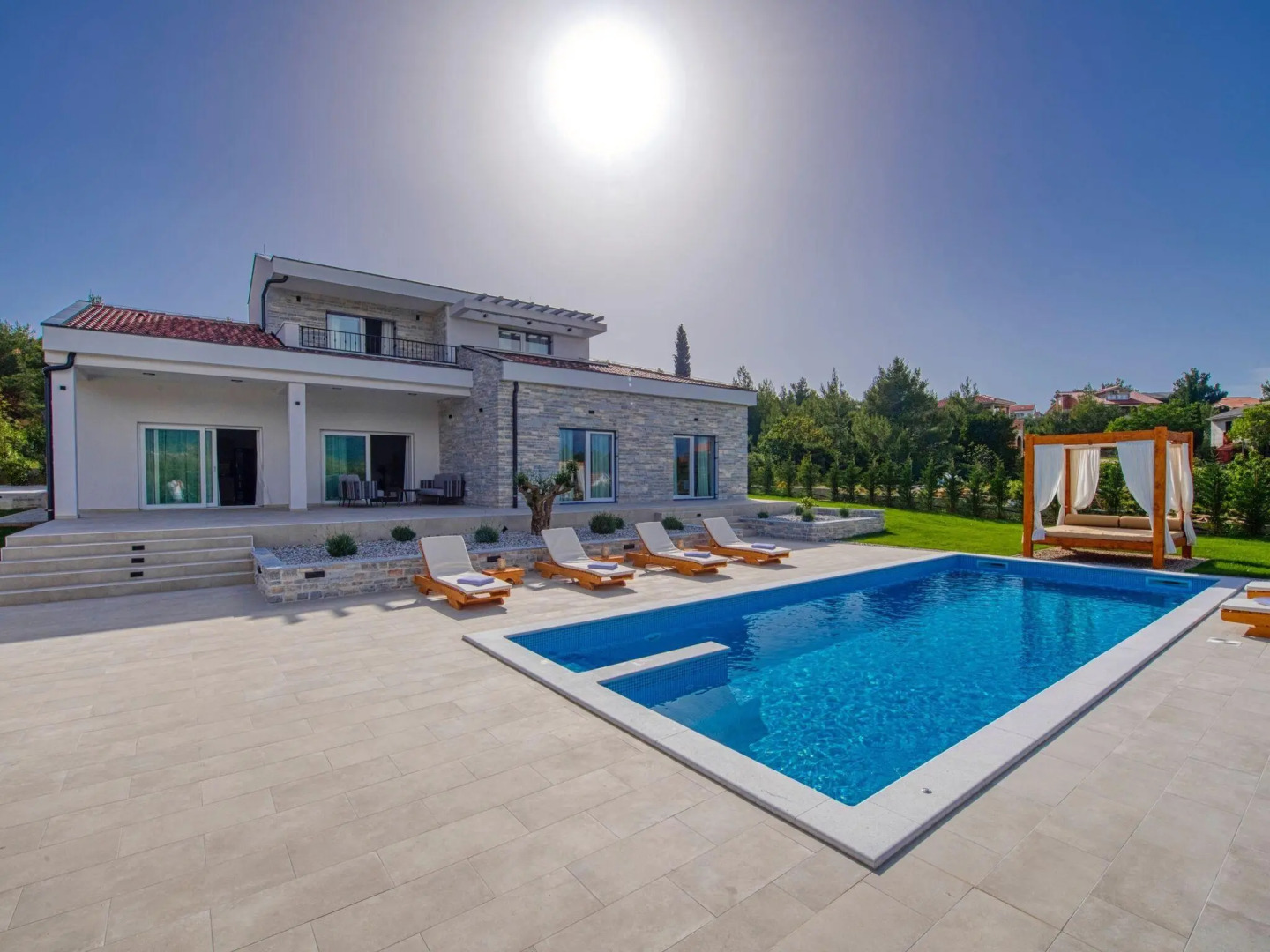 Villa With Private Pool and Garden